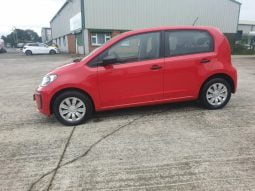 
Volkswagen Up 1.0 full									