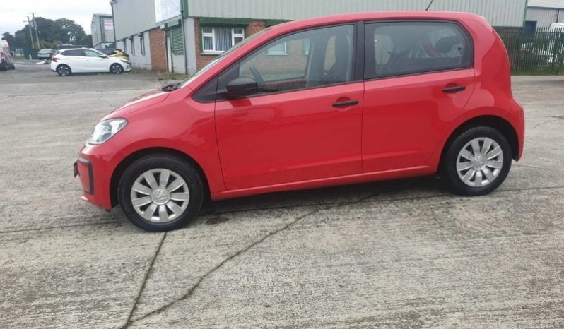 
Volkswagen Up 1.0 full									