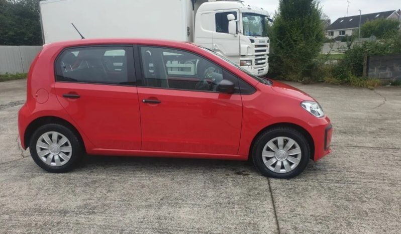 
Volkswagen Up 1.0 full									