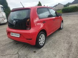 
Volkswagen Up 1.0 full									