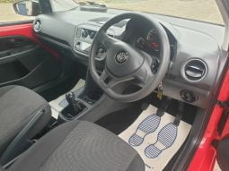 
Volkswagen Up 1.0 full									